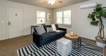 Cozy & Stylish 2BD/1BTH - Great for Long-term Stay