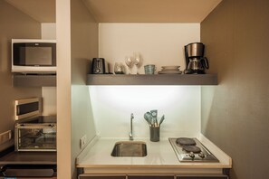 Căn hộ cơ bản, ban công, quang cảnh thành phố | Bếp riêng | Lò vi sóng, lò nướng, bếp nấu, dụng cụ pha cà phê/trà 