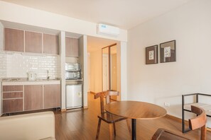 Classic Apartment, Balcony, City View | Private kitchen | Microwave, oven, stovetop, coffee/tea maker - Modern Premium Studio T310 (Buenos Aires)