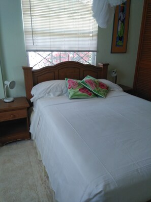 2 bedrooms, iron/ironing board, WiFi, bed sheets