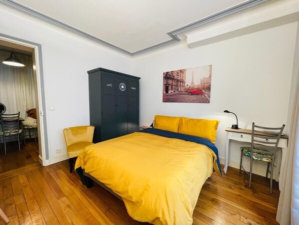 1 habitación, tabla de planchar con plancha, wifi y ropa de cama 