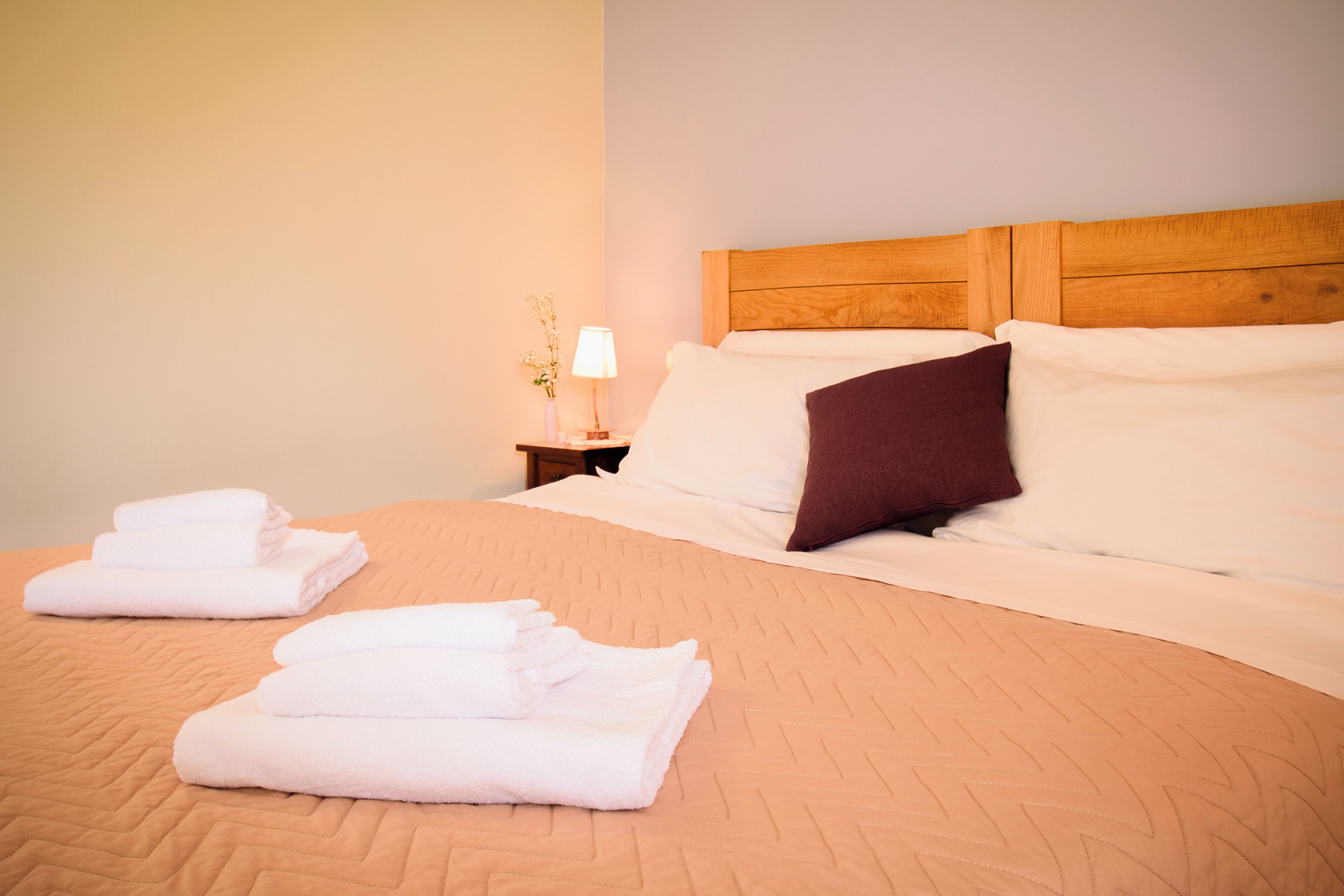 2 habitaciones, tabla de planchar con plancha, wifi y ropa de cama 