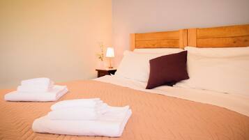 2 quartos, ferros/tábuas de passar roupa, Wi-Fi, roupa de cama