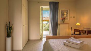 2 Schlafzimmer, BĂŒgeleisen/BĂŒgelbrett, WLAN, BettwĂ€sche