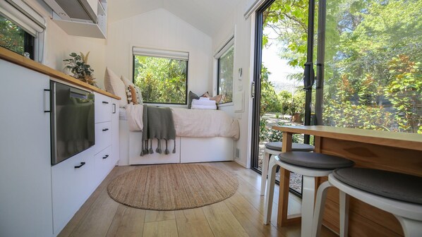 1 bedroom, desk, free WiFi, bed sheets