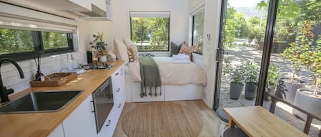 1 bedroom, desk, WiFi (free), bed sheets
