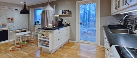 Kühlschrank, Ofen, Herdplatte, Geschirrspüler
