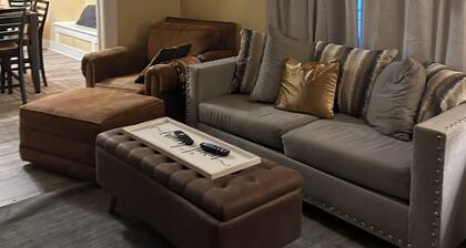 Superb 4-bedroom house with Central Air and Heat 15 minutes from Motiva Refinery