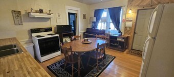 Cowboy quaint 2 bedroom 1 Unit of farmhouse duplex. Near Sheridan Horse Property