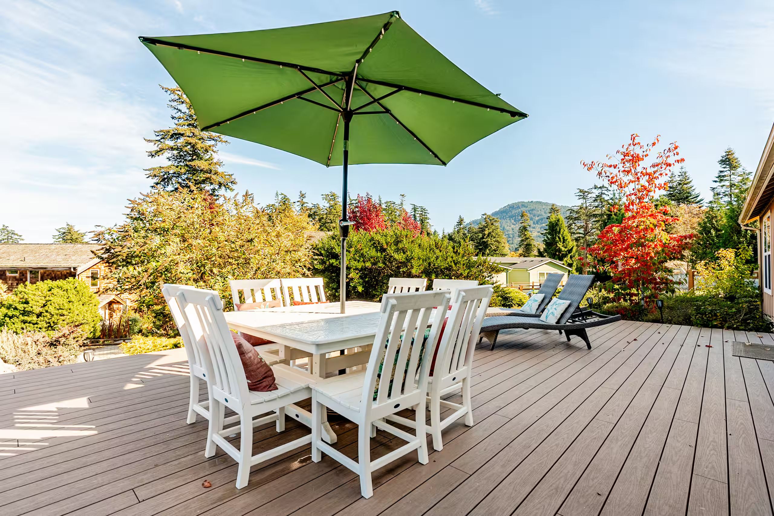 Echo Bay Retreat offers an amazing outdoor living space with amazing water views.