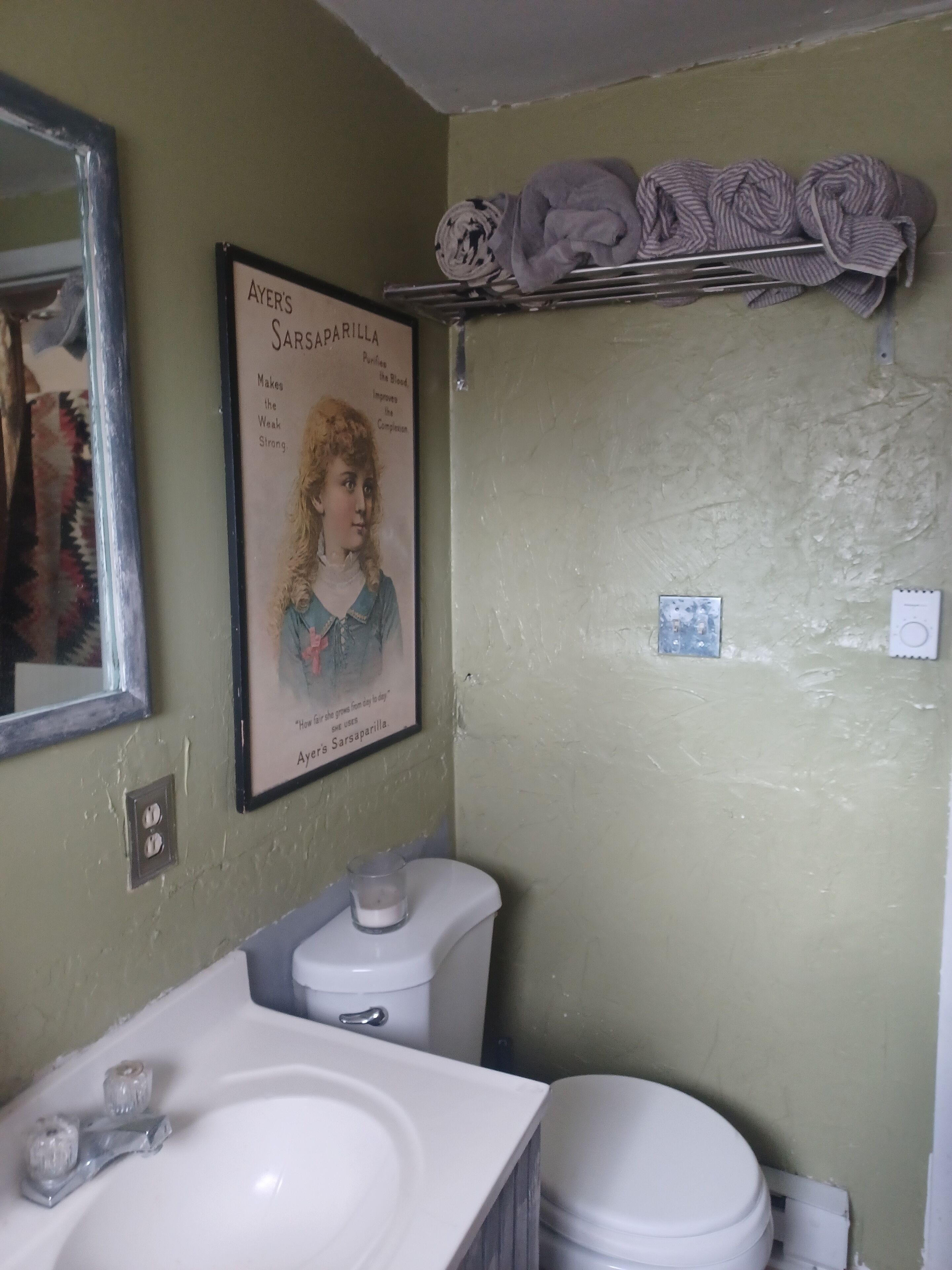 Dusj, hårføner, håndklær og såpe