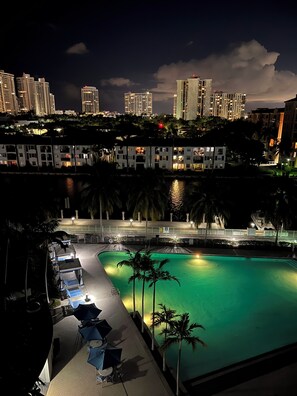 Piscina all'aperto, una piscina riscaldata