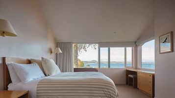 Alpehytte, 2 soverom, kjøkken, utsikt mot innsjø | 2 soverom, skrivebord, strykejern/-brett og wi-fi (inkludert)