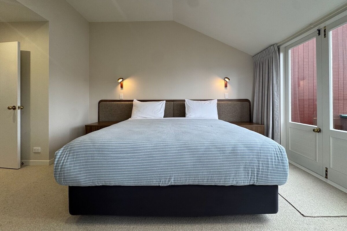Chalet 7 | 2 bedrooms, desk, iron/ironing board, WiFi (free)