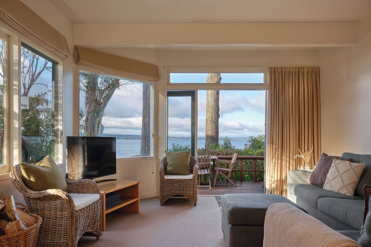 Chalet 2 | Living area | Flat-screen TV, fireplace