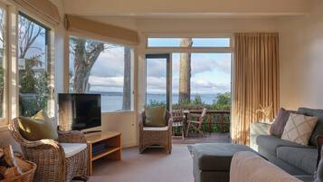 Chalet 2 | Living area | Flat-screen TV