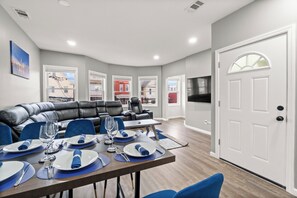 Interior - Full House, 7 Bedrooms, 9 Beds, 4 Bathrooms Close to NYC & EWR (Bayonne)