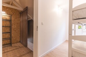 3 dormitorios, tabla de planchar con plancha, wifi gratis y ropa de cama