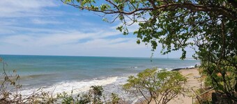 Charming 2-bedroom ocean front house in tranquil Casares with WiFi, cable TV