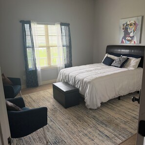 3 bedrooms, desk, iron/ironing board, free WiFi - Spacious 4BR Near Fort Benning: Fireplace, Patio: 3BR Access (Fort Mitchell)