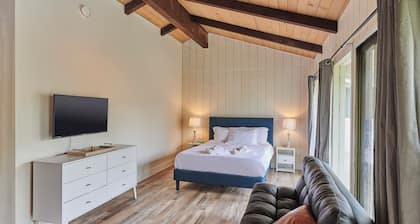 Fresno Studio - A/C & Heating, Wi-Fi, Washer & Dryer