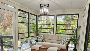 TV connectée, cheminée, baby-foot