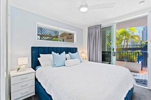 1 bedroom, desk, free WiFi, bed sheets - Coastline Escape Renovated Unit-Quiet Area-Parking Included (Broadbeach)
