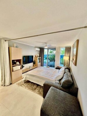 1 bedroom, desk, free WiFi, bed sheets