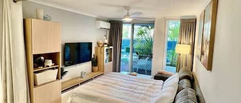 1 bedroom, desk, travel cot, free WiFi