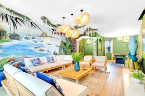 Interior - Avatar House: Heated Pool Spa & Cinema Miami (Miami)