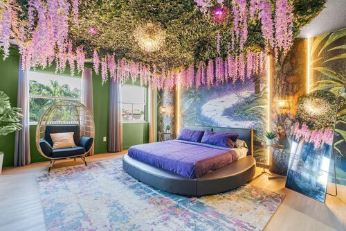 Themed Glow Villa • 4K Cinema • Heated Pool • Lakefront • Sleeps 12