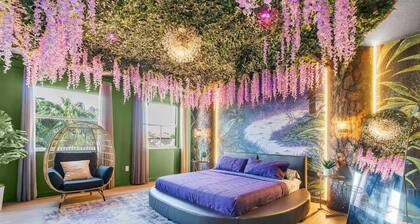 Themed Glow Villa • 4K Cinema • Heated Pool • Lakefront • Sleeps 12