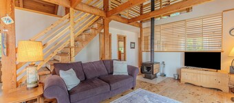 Michibay Getaway: Dog friendly, Your Summer Beachfront Getaway Just listed!