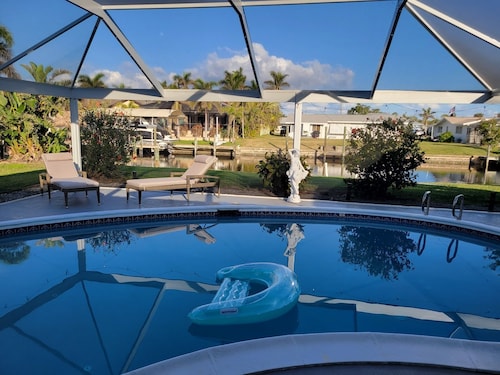 Charming 3 bed Canal pool house w/Gulf and Beach access in beautiful Cape Coral.