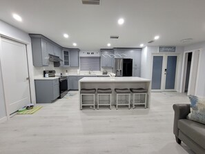 Fridge, microwave, oven, stovetop - Charming 3 bed Canal pool house w/Gulf and Beach access in beautiful Cape Coral. (Cape Coral)