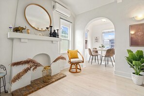 Interior - Classic Inglewood LAX Bungalow House Parking W/D (Inglewood)