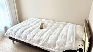 3 bedrooms, iron/ironing board, WiFi, bed sheets