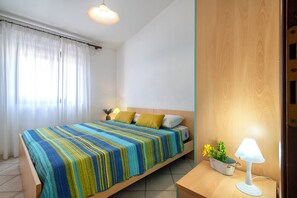 2 bedrooms, free WiFi, bed sheets - Apartment 'Nel Borgo Pa Dx' with Private Terrace, Wi-Fi and Air Conditioning (Isola Rossa)