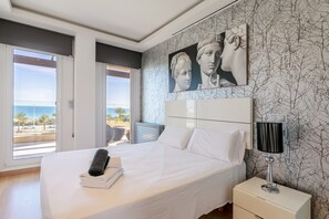 4 bedrooms, iron/ironing board, free WiFi, bed sheets - Villa 'Mediterranean Beach' with Sea View, Wi-Fi and Air Conditioning (Los Arenales del Sol)