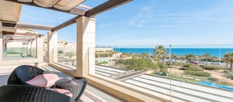 Villa 'Mediterranean Beach' with Sea View, Wi-Fi and Air Conditioning