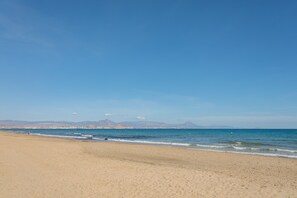 Una spiaggia nelle vicinanze