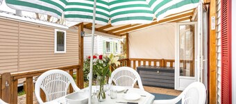 Mobile Home 'Piscines - Terrasse' with Shared Pool and Private Terrace