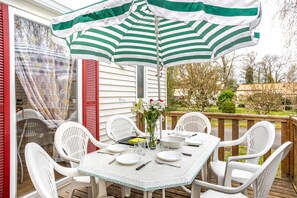 تناول الطعام بالخارج