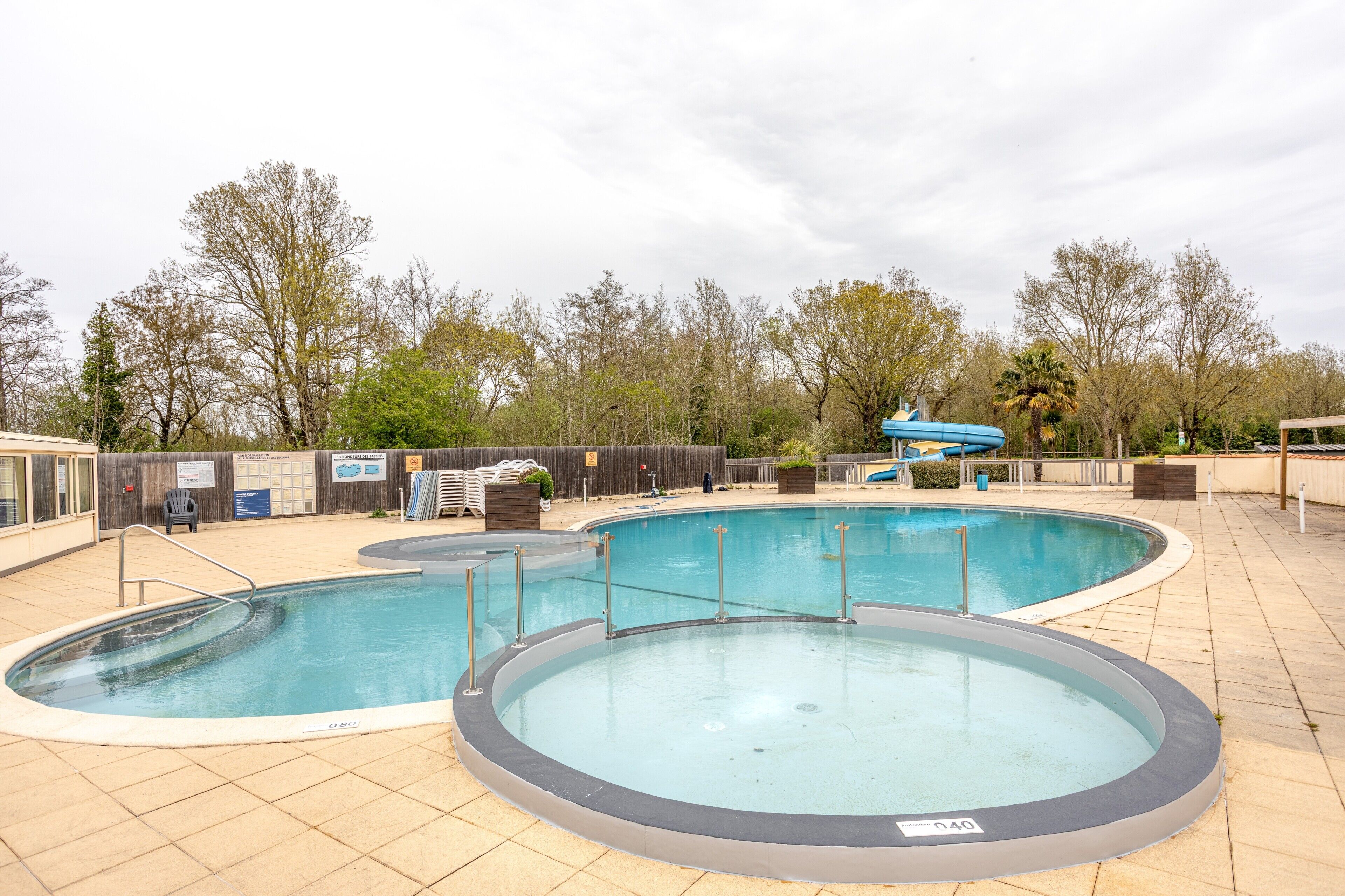 Una piscina techada, una piscina climatizada