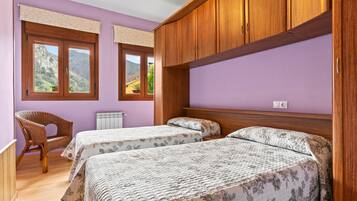 2 bedrooms, iron/ironing board, bed sheets