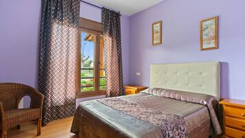 2 bedrooms, iron/ironing board, bed sheets