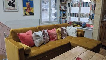 Télévision, cheminée