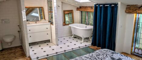 Shower, hair dryer, towels