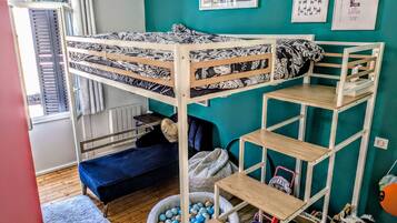 4 bedrooms, iron/ironing board, free WiFi, bed sheets