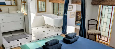 4 Schlafzimmer, BĂŒgeleisen/BĂŒgelbrett, kostenloses WLAN, BettwĂ€sche